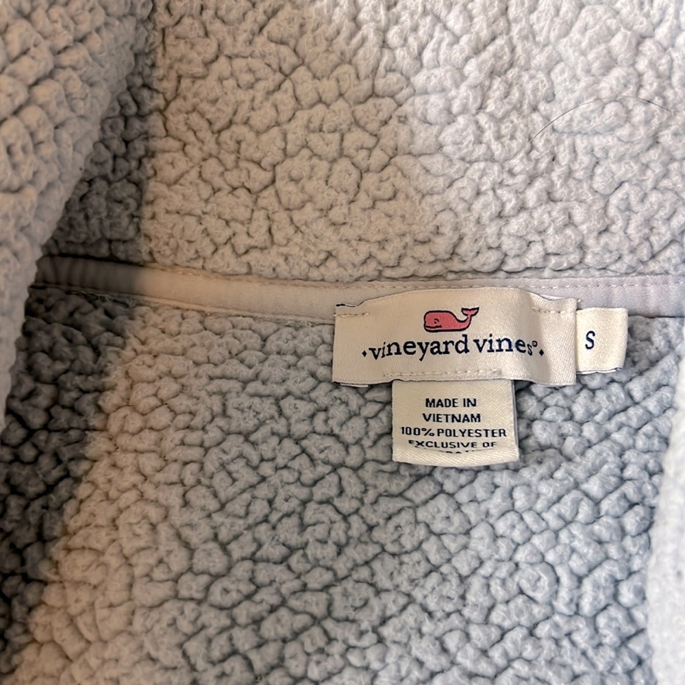 Vineyard Vines light blue women’s fleece